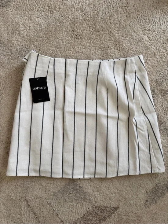 Forever 21 White Mini Skirt with Black Pinstripes and Side Tie - Picture 3 of 4
